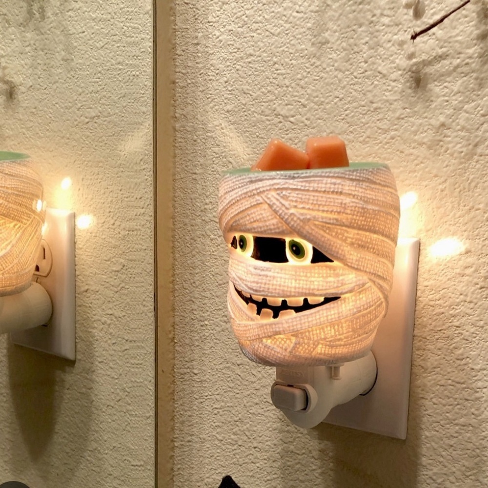 Scentsy Mummy Wrap Night Light - Cream and Black